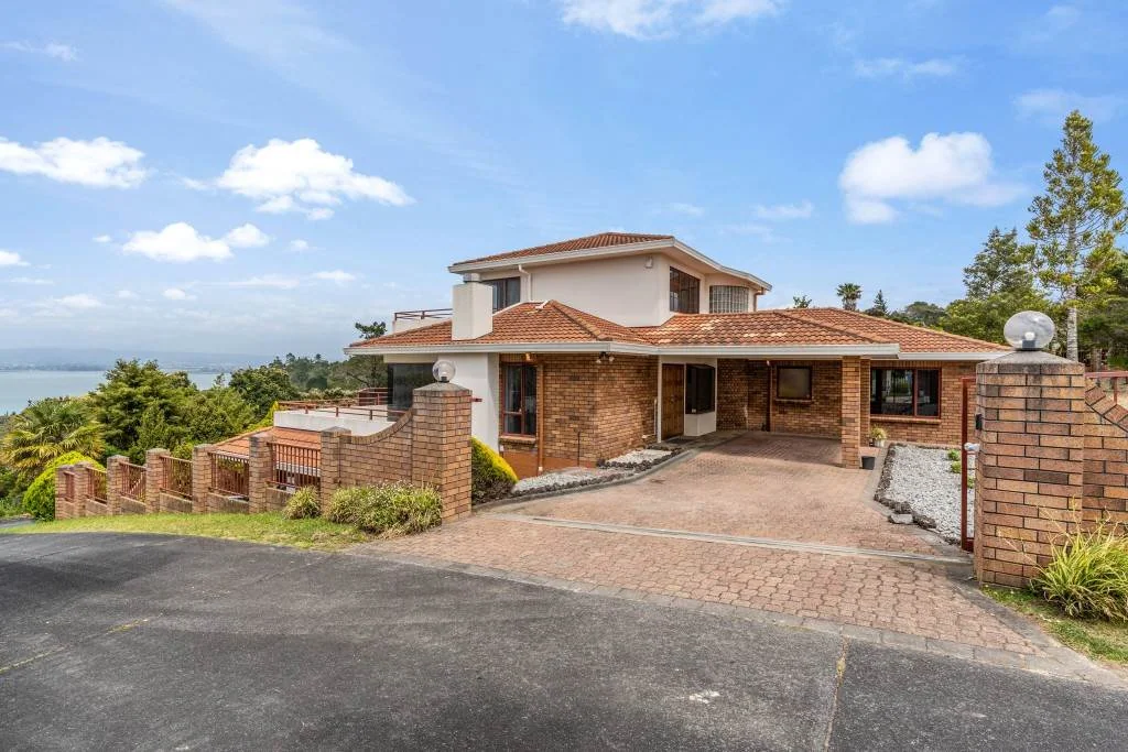 Great location home with sea views