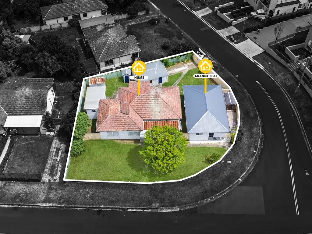 Campbelltown 6Kwarto Dual Income Corner Block - Ideal for Investors or Large Families!