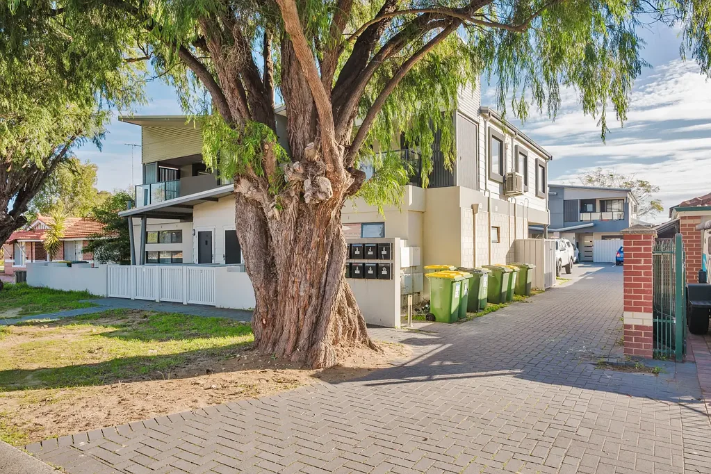 Mandurah 2Phòng ngủ 2 Great 2 bed units, Town Centre.  Buy One or Both!!!