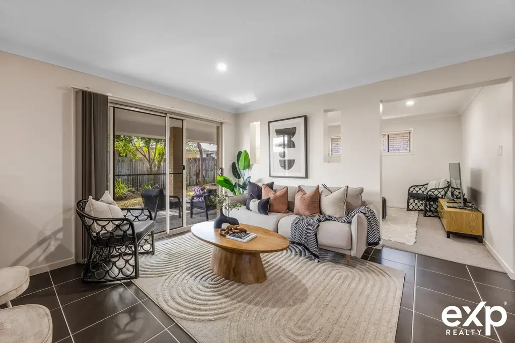 Pimpama 4房  Immaculate Family Home – Epoxy Garage, Entertainer’s Patio + Brand New Carpets!