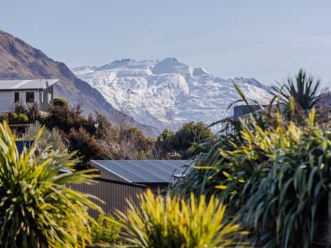 Wanaka 5房  Spacious Family Oasis With Room To Grow