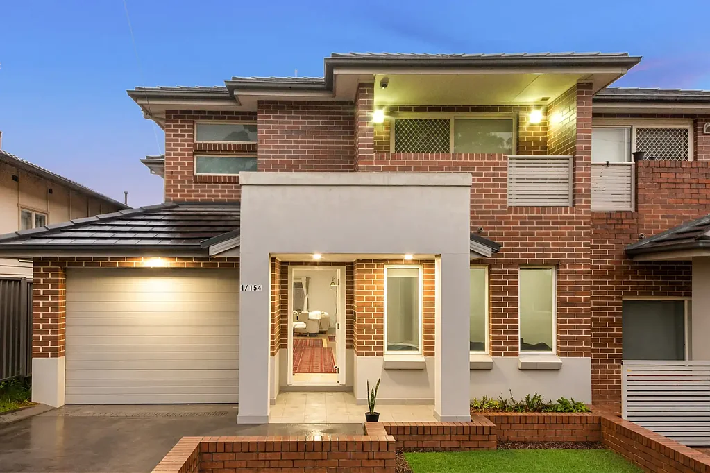 Guildford 4ਬੈੱਡਰੂਮ Spacious Four Bedroom Duplex with Multiple Living Areas and Impressive Alfresco