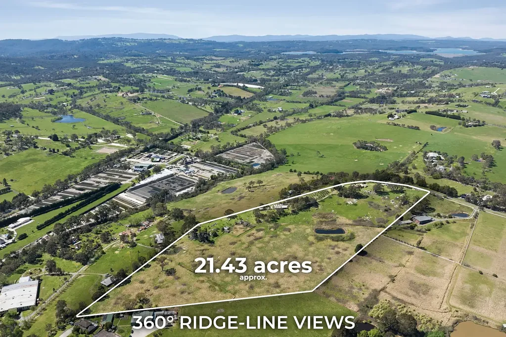 Narre Warren North 7chambre The Brief: A Landmark Lifestyle Estate with 360° Panoramic Views – Two Homes on One Title