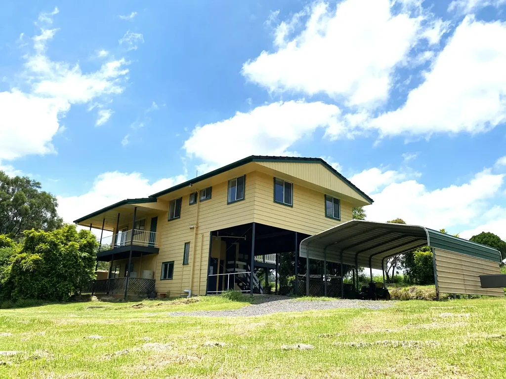Mount Whitestone Stunning Lifestyle Property on 150 acres !!