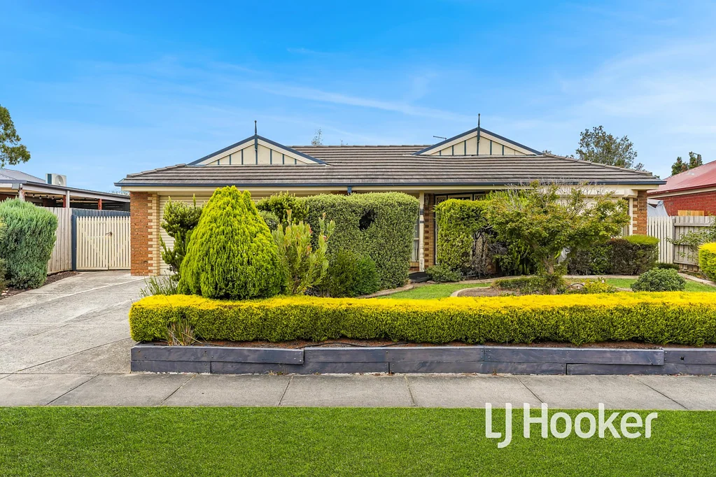 16 Sir Thomas Drive, Pakenham, VIC 3810