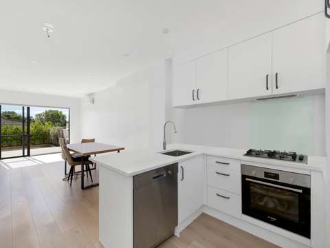 Highland Park 4房  Investors liquidate - off to other projects.