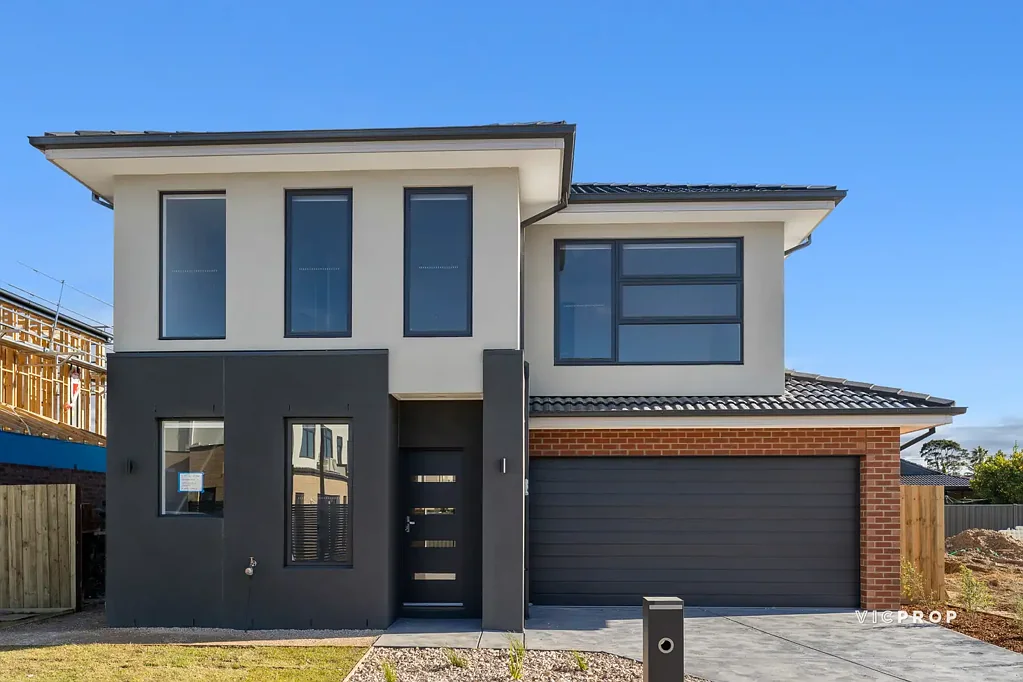 "BRAND NEW" MODERN COMFORT AND CONVENIENCE IN PRIME LOCATION!