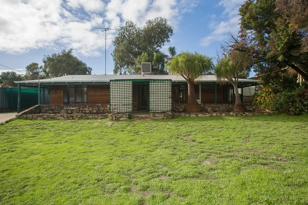 Gingin 3 Bedroom 3 Large Bedrooms, Spacious Kitchen & Great Outdoor Area on 1041 m2!