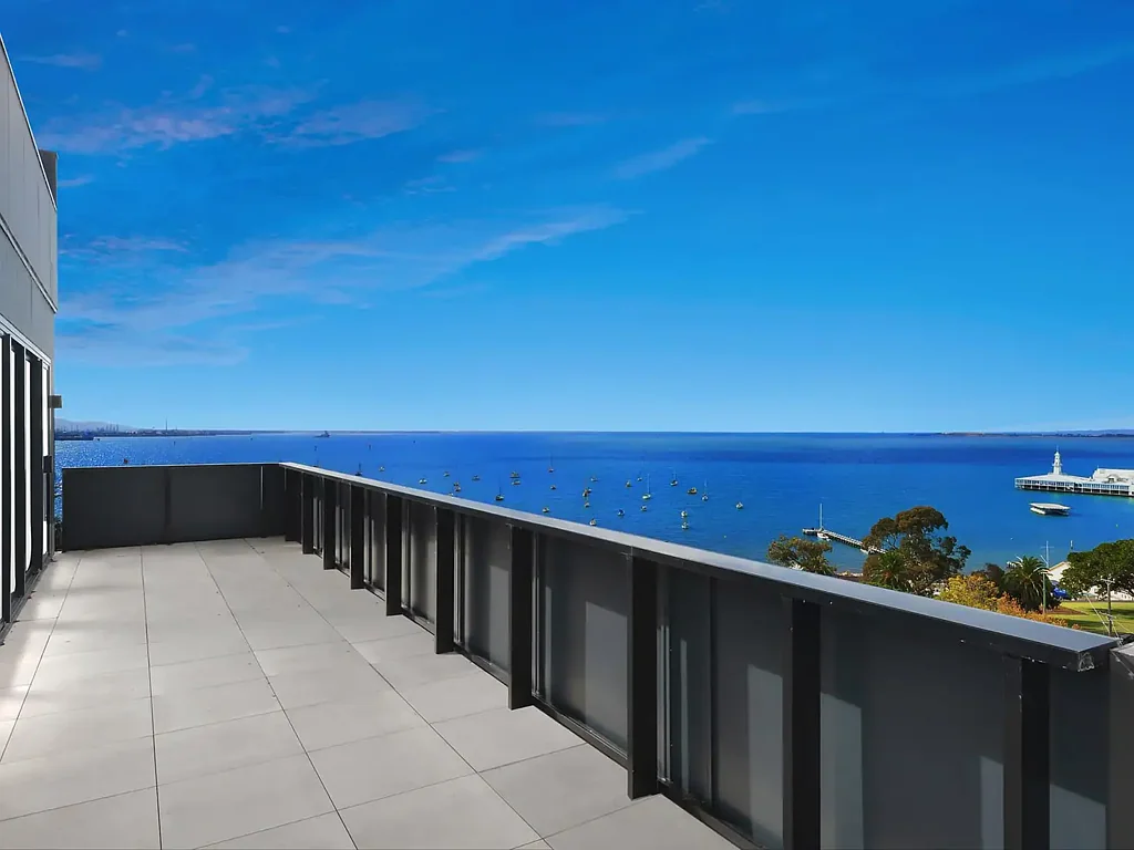 Geelong 3 Bedroom Panoramic Waterfront Views - Exclusive Level 8
