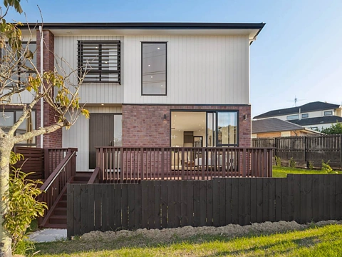 Mount Wellington 4房 永久产权全新房，靠近Sylvia Park购物中心，地段+功能+品质=不二之选！ Location + Function + Quality = WIN!