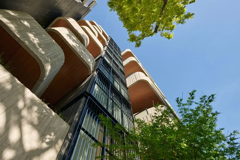 South Melbourne 2Moenga Modern city-fringe sanctuary with luxurious design.