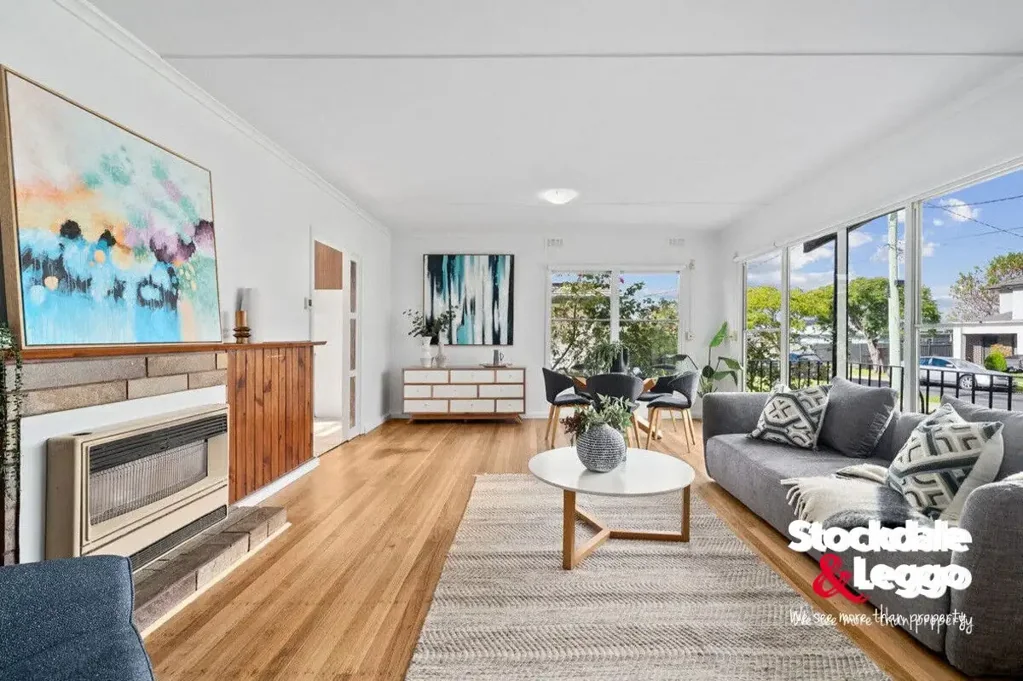 Broadmeadows central family home! 4 bedrooms plus sunroom!
