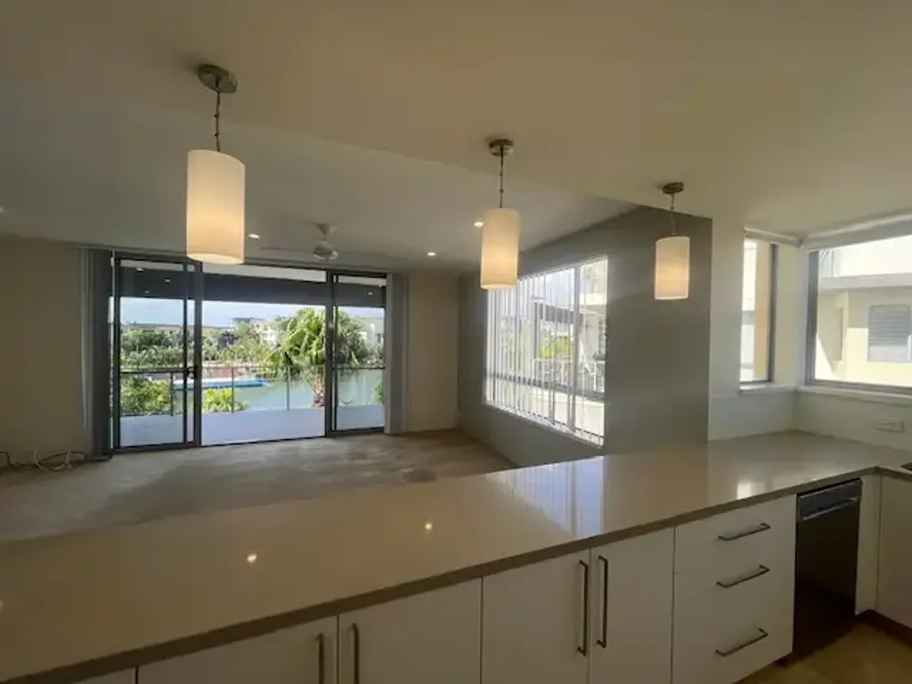 Luxury Living in Exclusive Ilanah Aqua, Hope Island