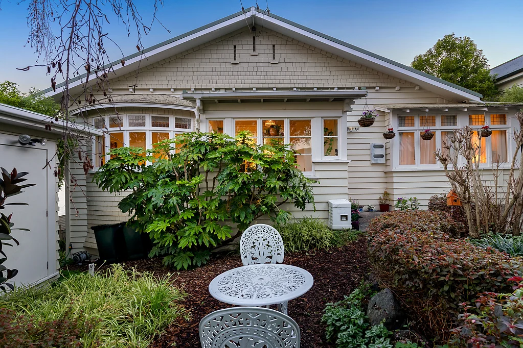 Remuera 5Moenga Full DGZ Site - Central Remuera Bungalow