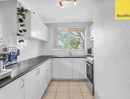 8/108-112 Stapleton Street, Pendle Hill, Parramatta (Northwest suburbs), 2 Kuwarto, 1 Banyo, Apartment