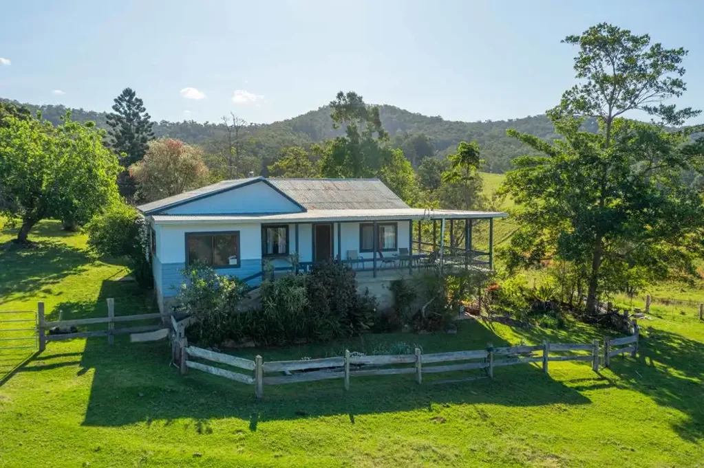 Talarm COUNTRY HOME, GRAZING LAND, GREAT VIEWS, 30 MINS TO COAST