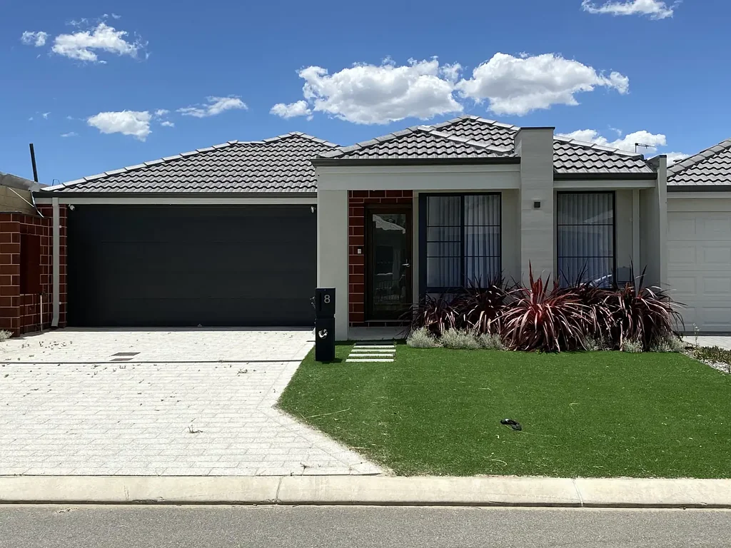 Offer as a 6 months' lease option only