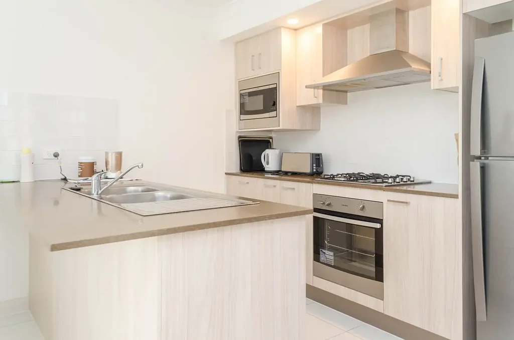 Near New 2 Bedder