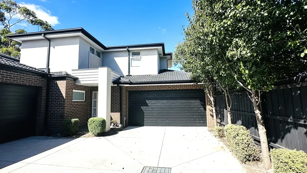 Luxury Townhouse in Central Highett