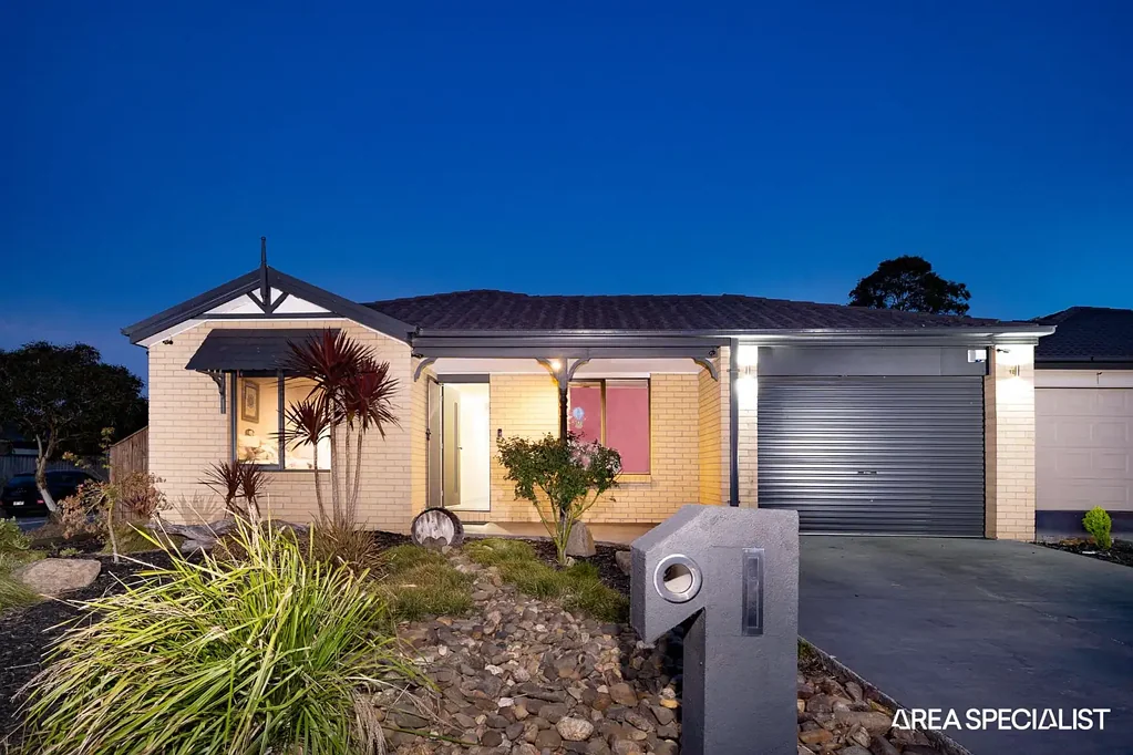 Spacious Family Home with Study, Rumpus & Modern Comforts in Prime Cranbourne Location!