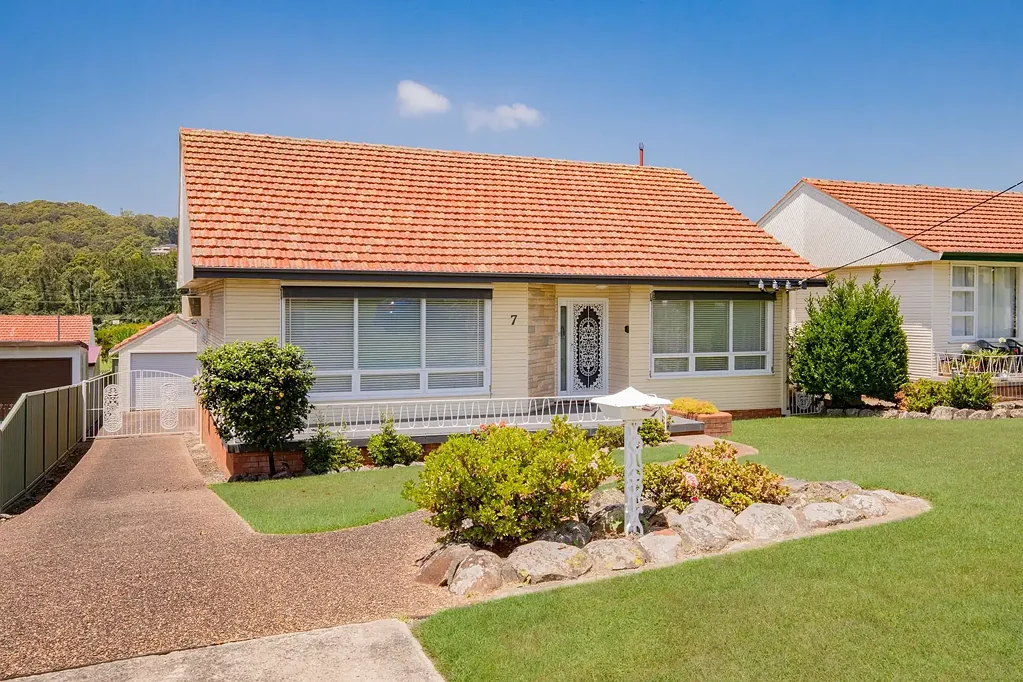 7 Vista Parade, Kotara, NSW 2289