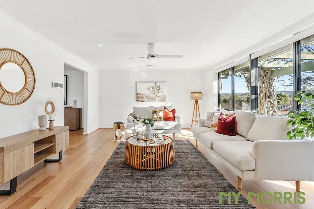 Kambah 3 Slaapkamer Fully Renovated. New home feel. Established neighborhood charm.