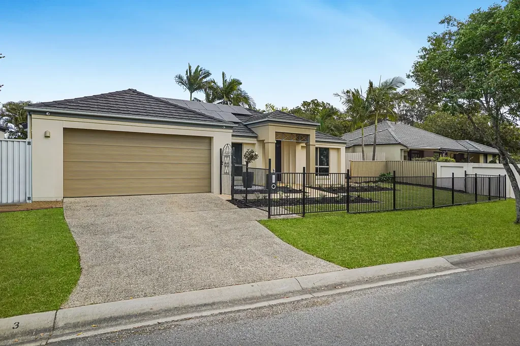 Ashmore 4 Bedroom Peaceful Riverside Living with Space to Entertain!