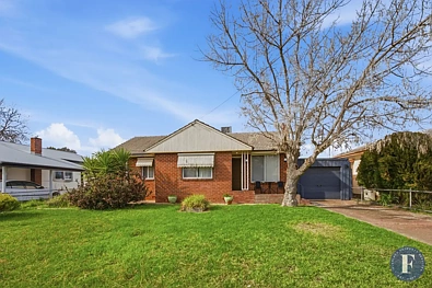 Cootamundra 3 Slaapkamer Generous Family Home with Plenty to Offer