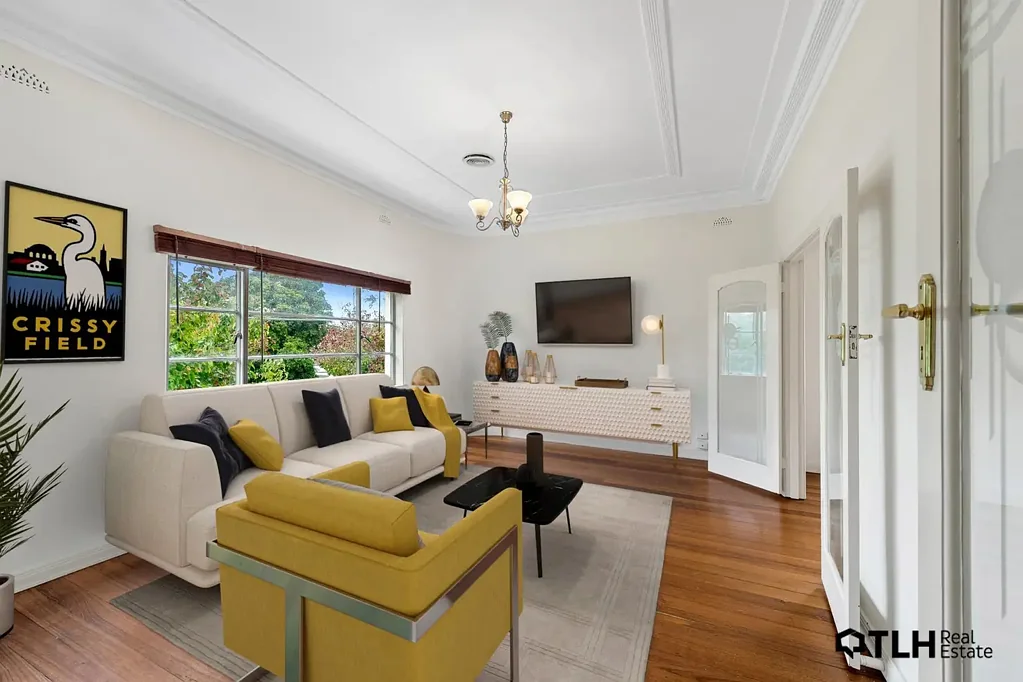 STUNNING DECO CHARM AND SPACE 3 BEDROOMS OR 2 BED & 2 LIVING ZONES