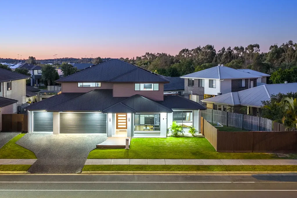 Pimpama 7બેડરૂમ Home