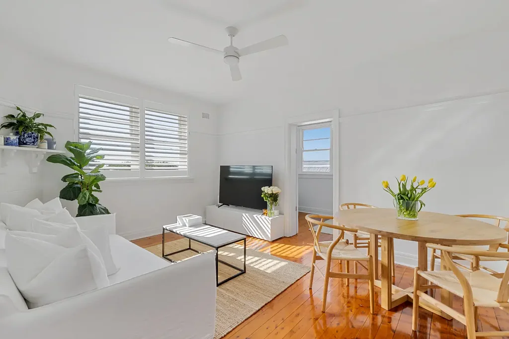 Sun Drenched North-East Facing Art Deco Apartment