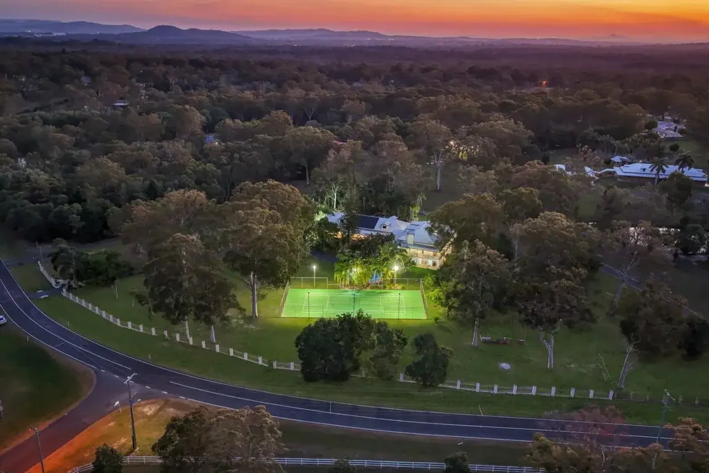 Carbrook 6 Slaapkamer Private, Prestigious and Perfectly Positioned for Dual-Living Luxury-