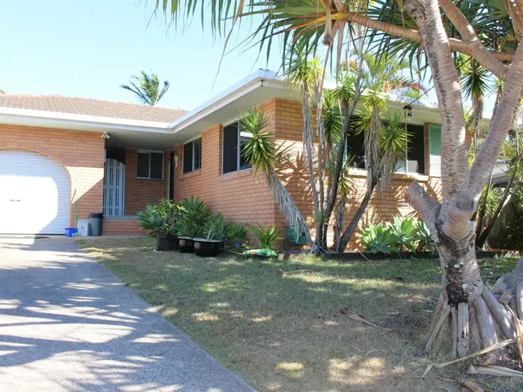 Perfectly Located with Three Bedrooms in Alex!