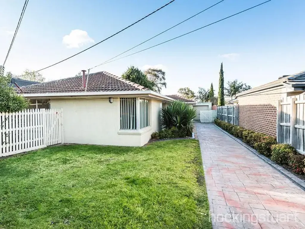 LARGE FAMILY HOME - IN A CONVENIENT SPOT!