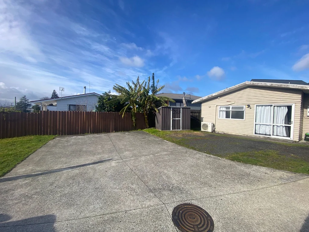 MANUREWA, 2 BEDROOMS