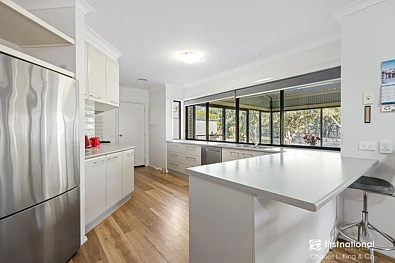 Kusina - 5 LAGOONA DR, ECHUCA VIC 3564
