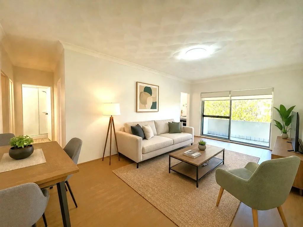 REFRESHED TOP FLOOR APARTMENT IN THE HEART OF BRIGHTON LE SA