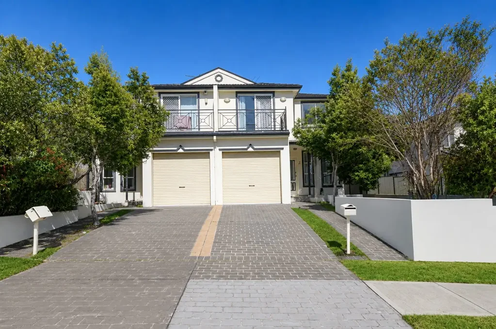 RENOVATED MODERN DUPLEX!