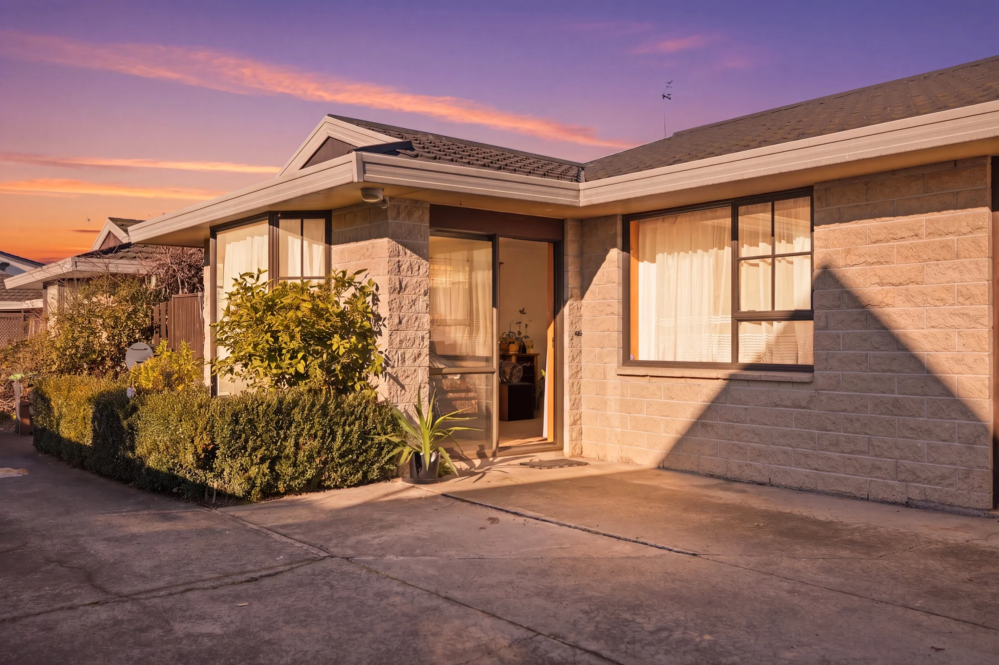 Riccarton 2房  Location, Location, Location