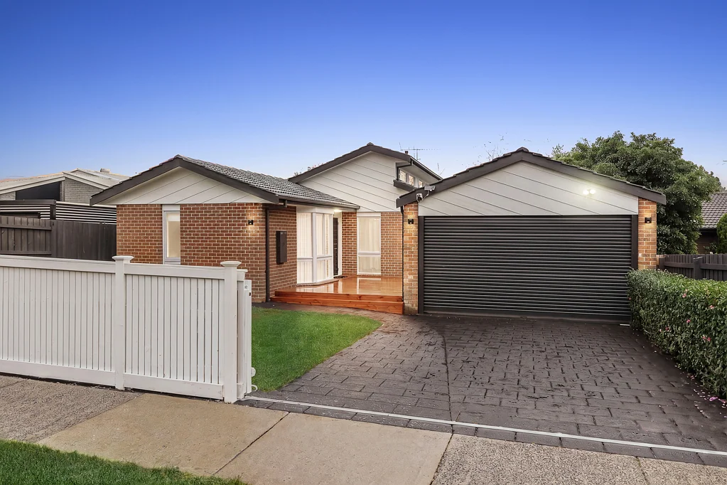 Berwick 4 Bedroom Contemporary Family Luxury with Exceptional Entertaining
