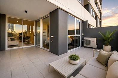 Kangaroo Point 1 Bedroom Rare Podium-Level Living with an Oversized Private Courtyard!