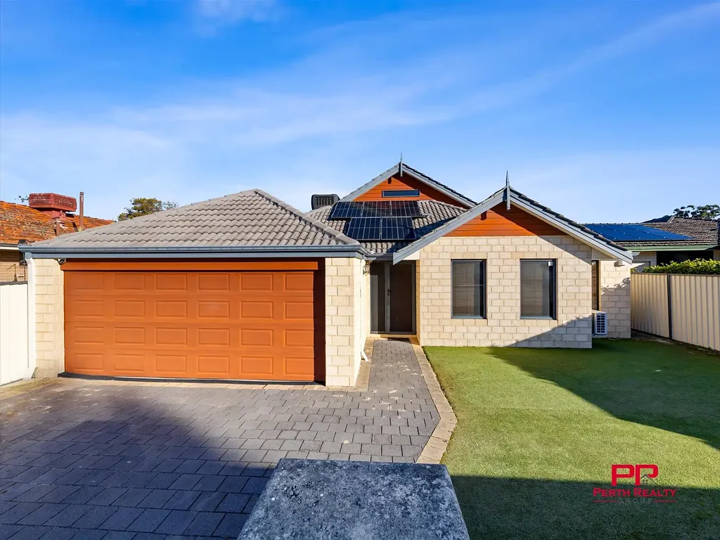Spacious 3x2 + Huge Upstairs Theatre/Home Office - Solar Panels, Moments from Galleria