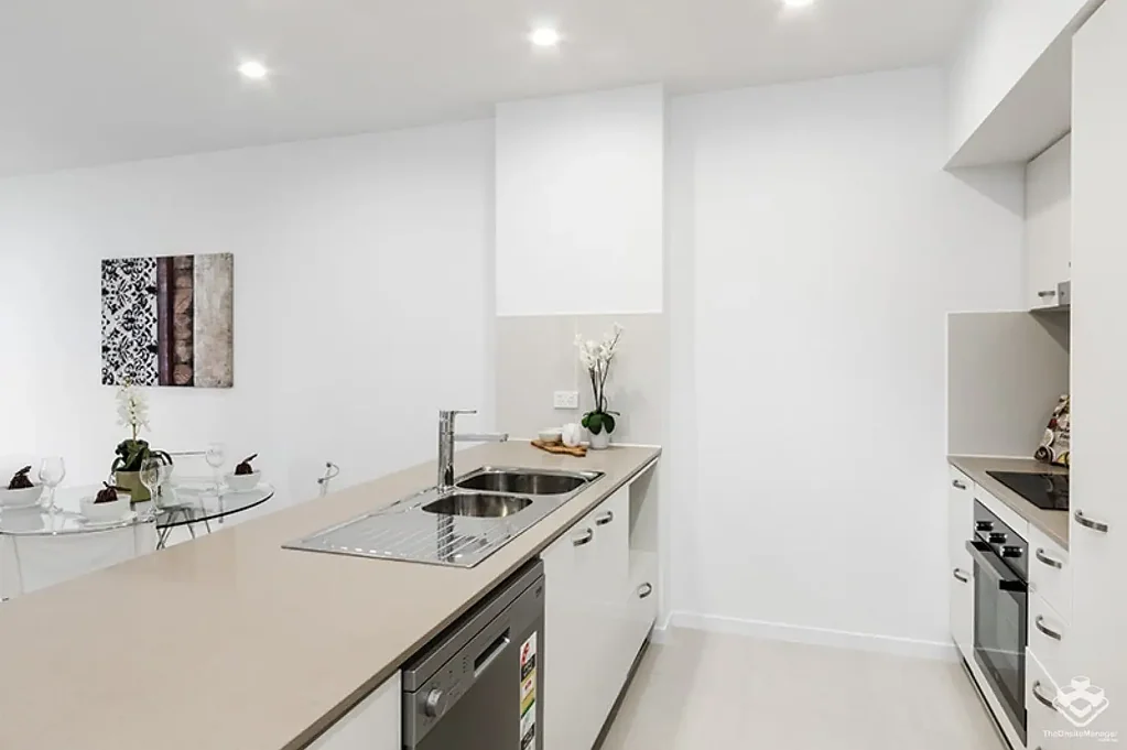 Mitchelton 2 Slaapkamer Ground Floor unit with a large north facing courtyard (40sqm)