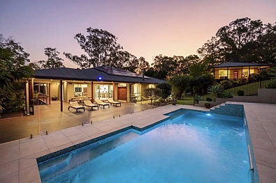 Nerang 6Zimmer Resort Style Acreage with Exceptional Triple Living