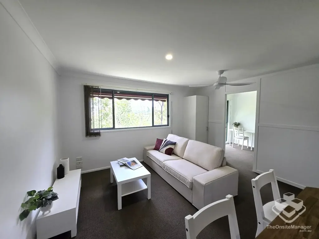 Fully furnished private modern room with Hinterland views