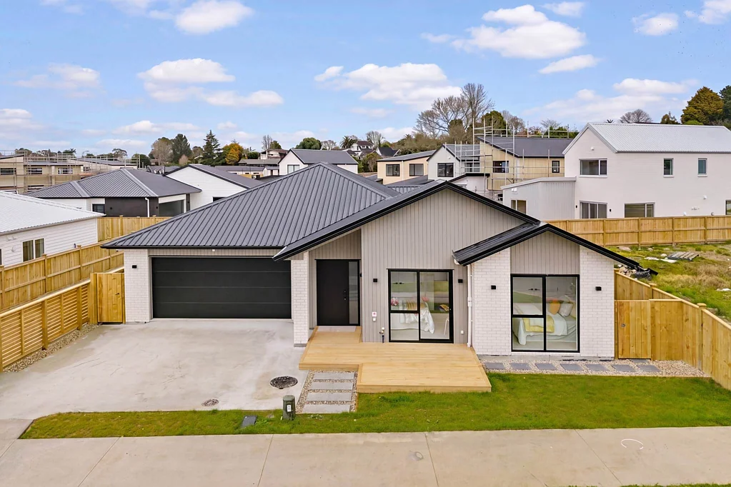 Opaheke 6房  BRAND-NEW. DESIGNED FOR MULTIGENERATIONAL LIVING