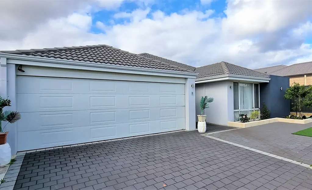 GREAT SIZED 4x2 FAMILY HOME + THEATRE & STUDY!