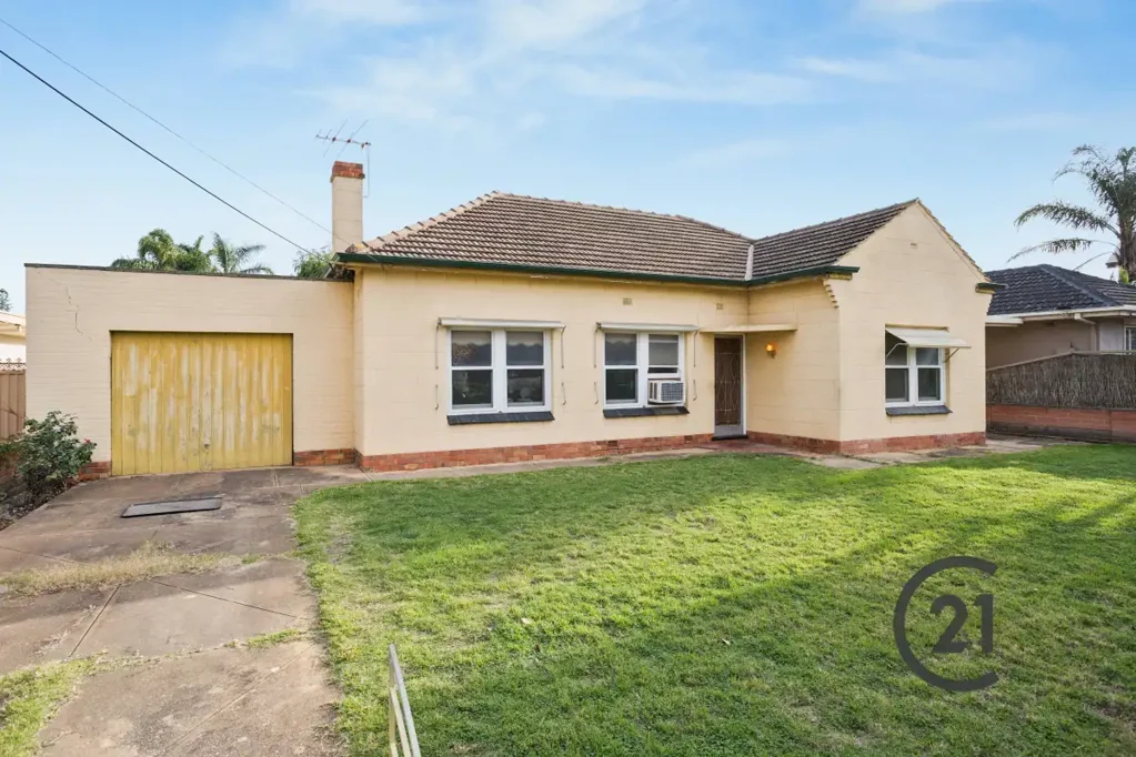 Largs Bay 3房  Renovate, Rebuild or Invest on 762sqm (approx.) in Prime Location ....... close to Largs Bay school!