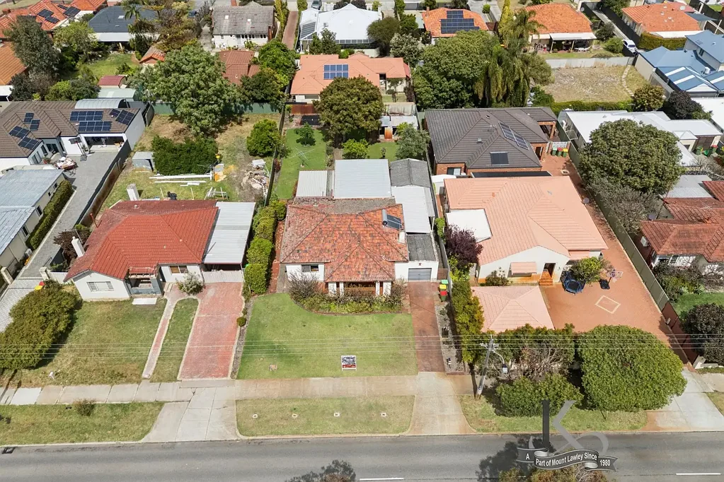 Bedford 4कमरा FAMILY HOME ON R50 ZONED POTENTIAL MULTI LOT DEVELOPEMENT SITE ON 956SQM BLOCK