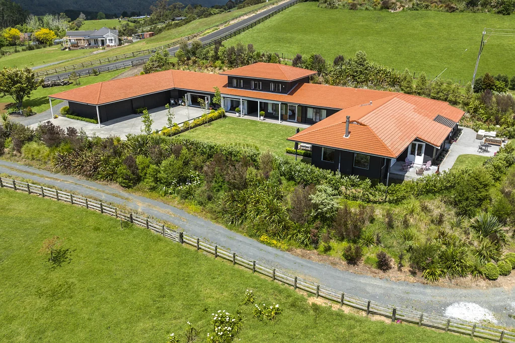Hunua 7 Bedroom Multi-generational showstopper